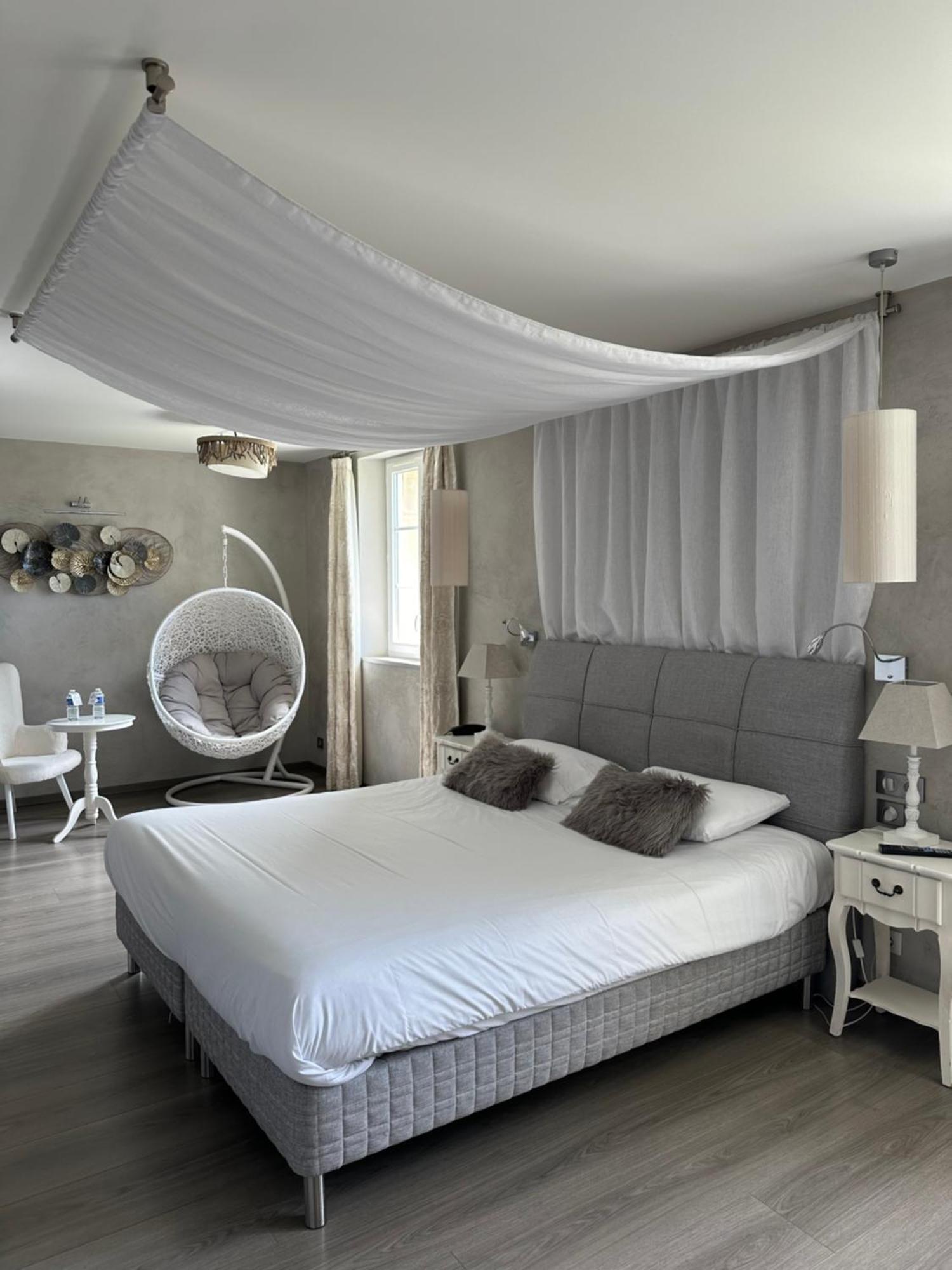 Chateau De La Falque, The Originals Relais Saint-Geniez-dʼOlt 外观 照片