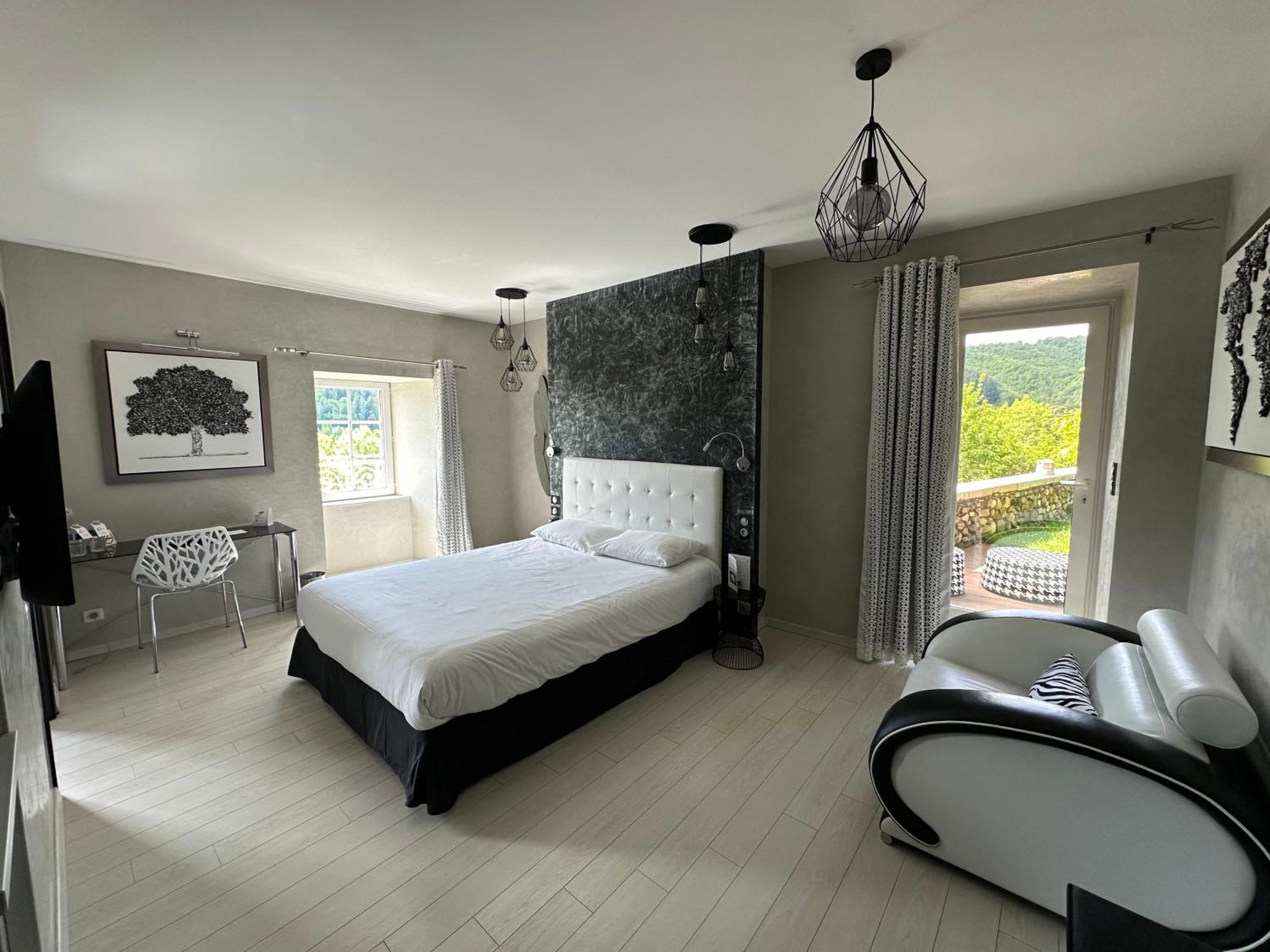 Chateau De La Falque, The Originals Relais Saint-Geniez-dʼOlt 外观 照片